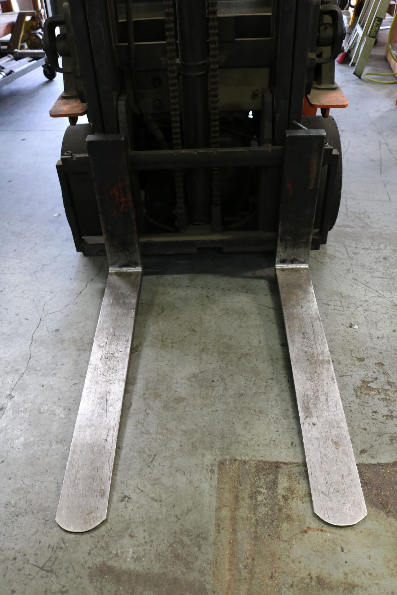 TOYOTA FORKLIFT, MODEL 7FGCU20, 4,000 LB CAPACITY, LPG, S/N 93358 - Image 3 of 8