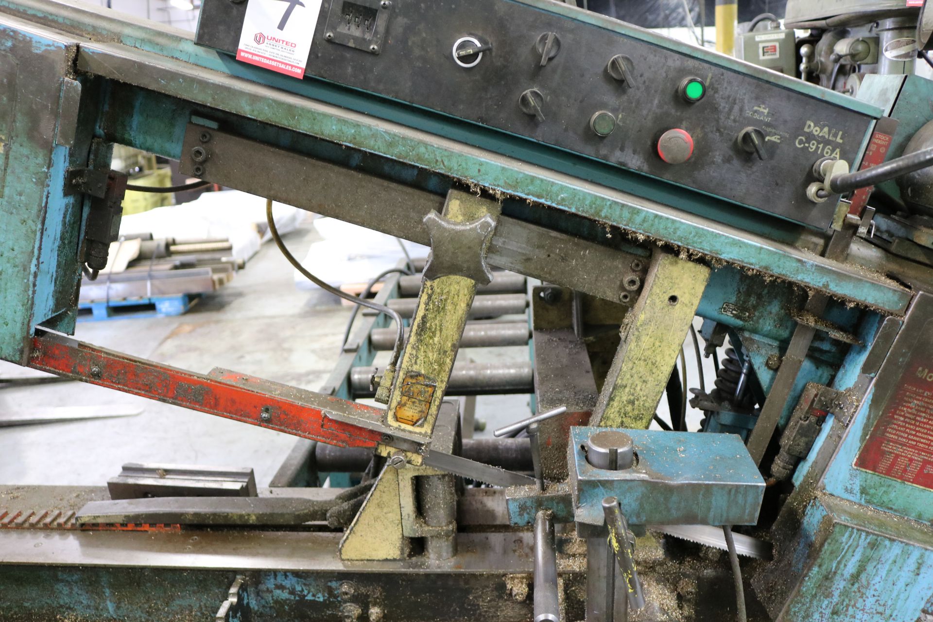 DOALL HORIZONTAL BAND SAW, MODEL C916A, 9" X 16" CAPACITY, X/N 502-93221, W/ OUT FEED CONVEYOR - Image 2 of 6