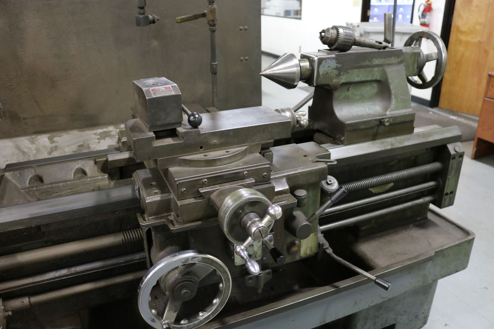 MORI SEIKI M-850G ENGINE LATHE, GEARED HEAD GAP BED, 17" X 33" CC, 2" HOLE THRU, 5 HP, DRO, - Image 4 of 8