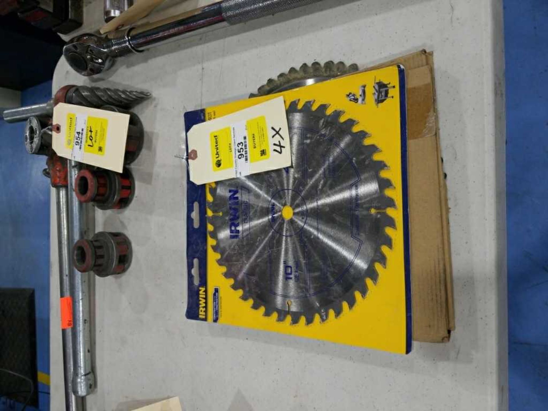 Circular saw blades, various sizes (4X)