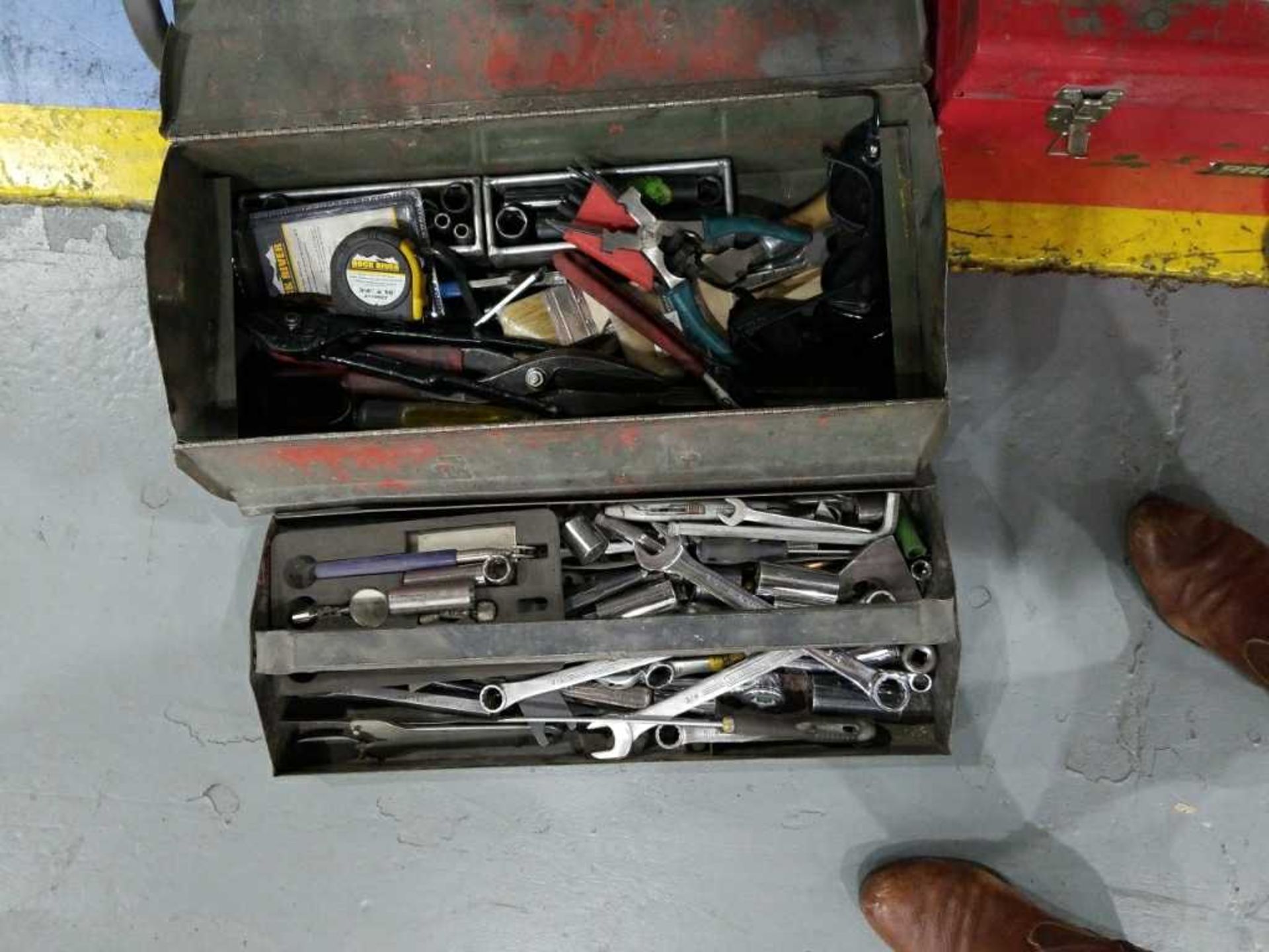 Gray/Red Toolbox w/Tools - Bild 3 aus 4