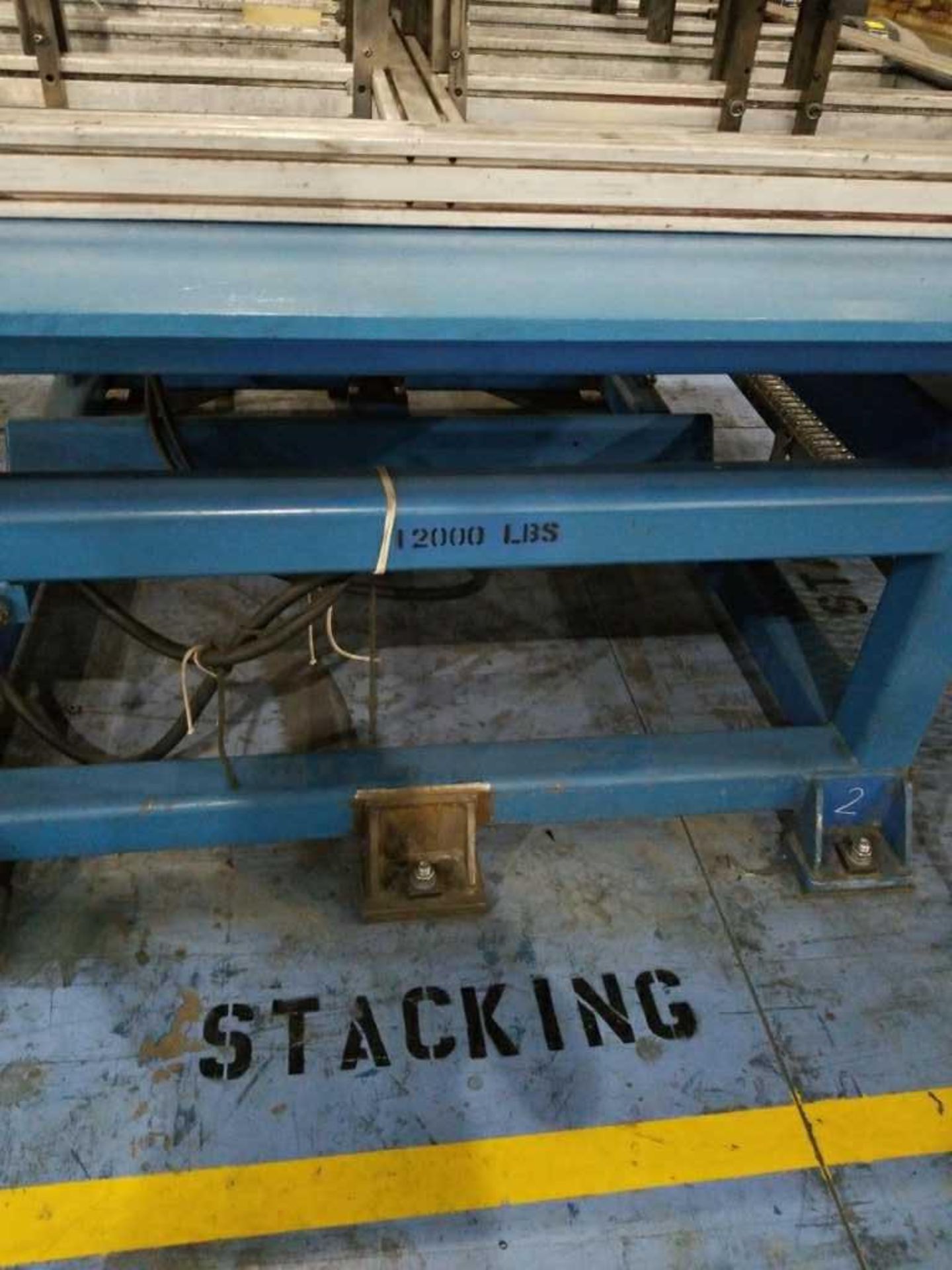 Hydraulic Stacking Lift Table 12,000# Cap 68" X 70" o/s max core dim w/grey walking platforms. - Bild 4 aus 6