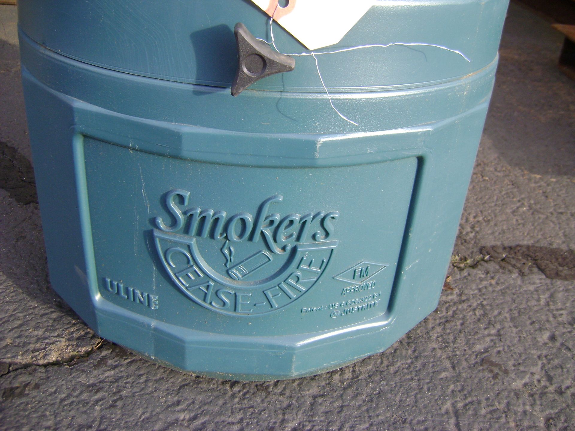 Commercial Grade Cigarette Extinguishing Containers (8) - Bild 2 aus 4