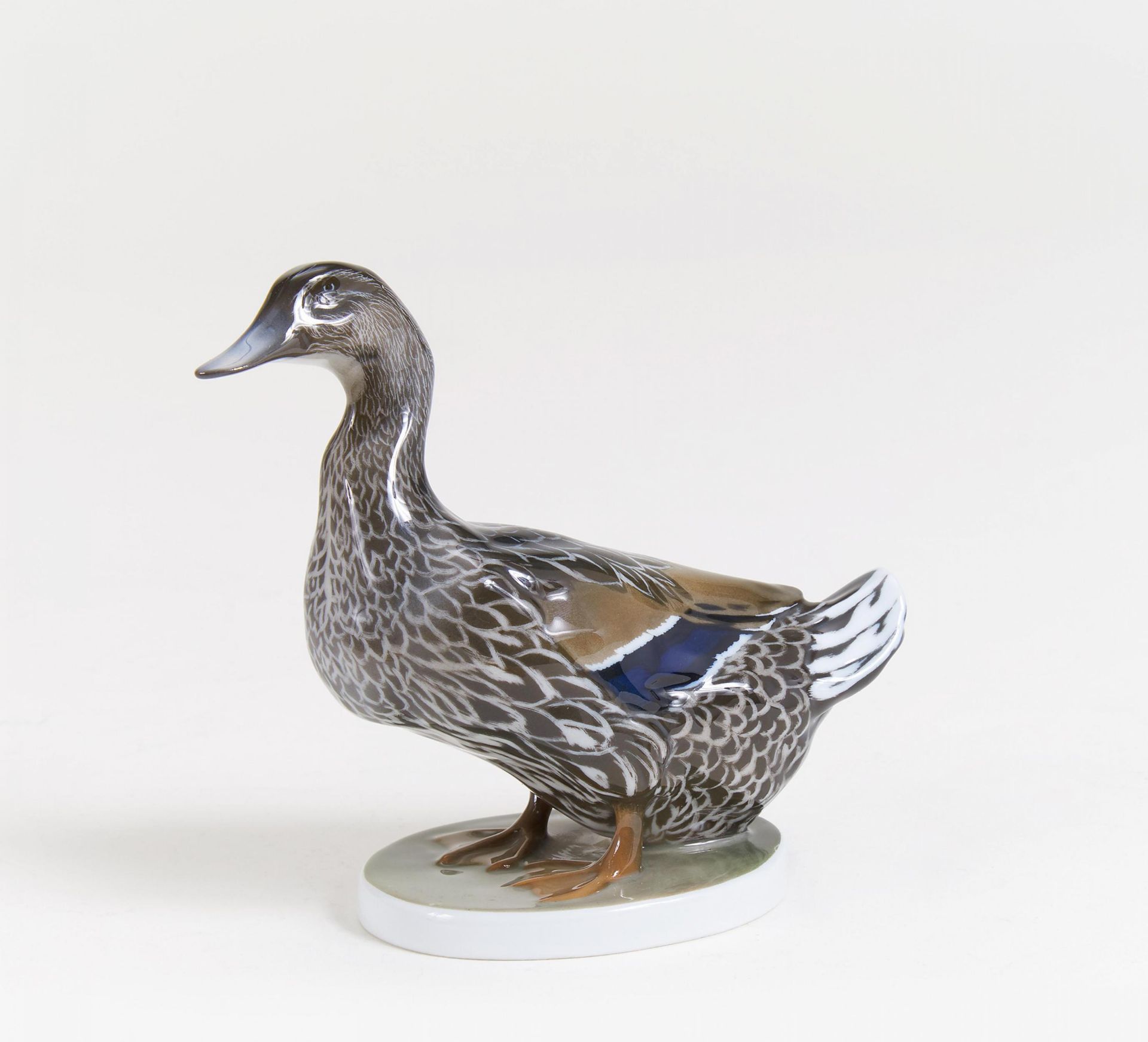 ENTE. Rosenthal. Selb. Entwurf W. Zügel. Porzellan, farbig dekoriert. H.14cm. Manufakturmarke,