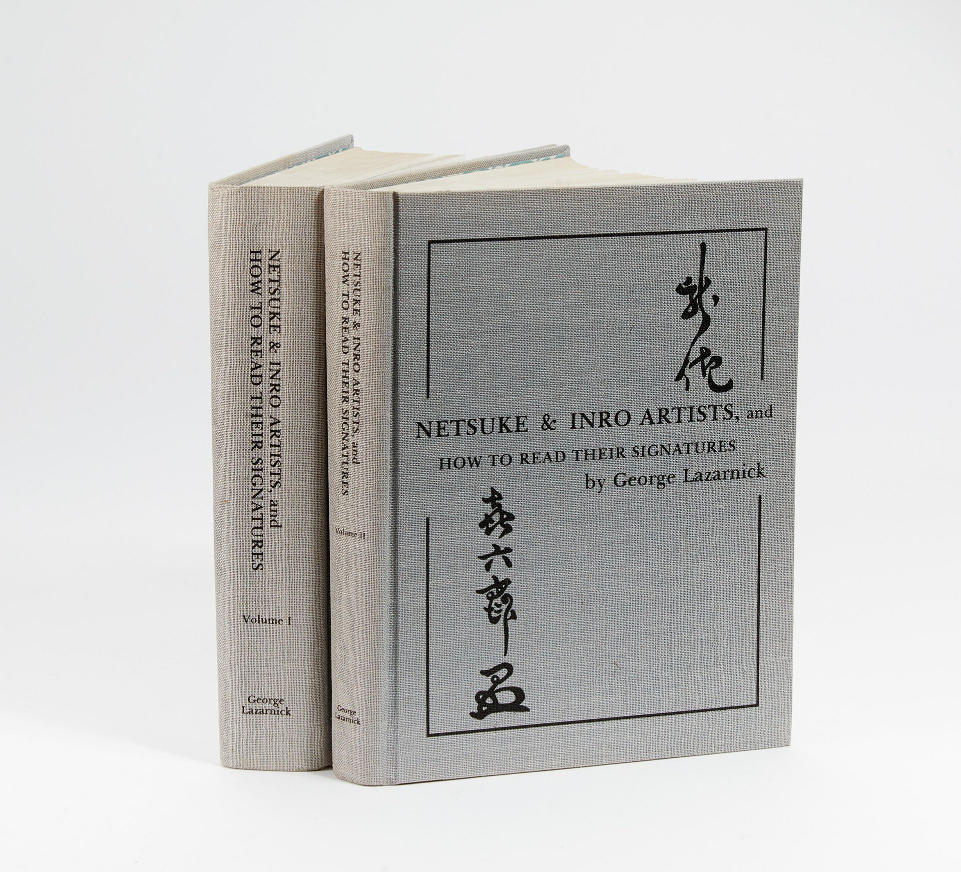 FACHLITERATUR: NETSUKE & INRO ARTISTS AND HOW TO READ THEIR SIGNATURES. George Lazarick. 2 Bd.