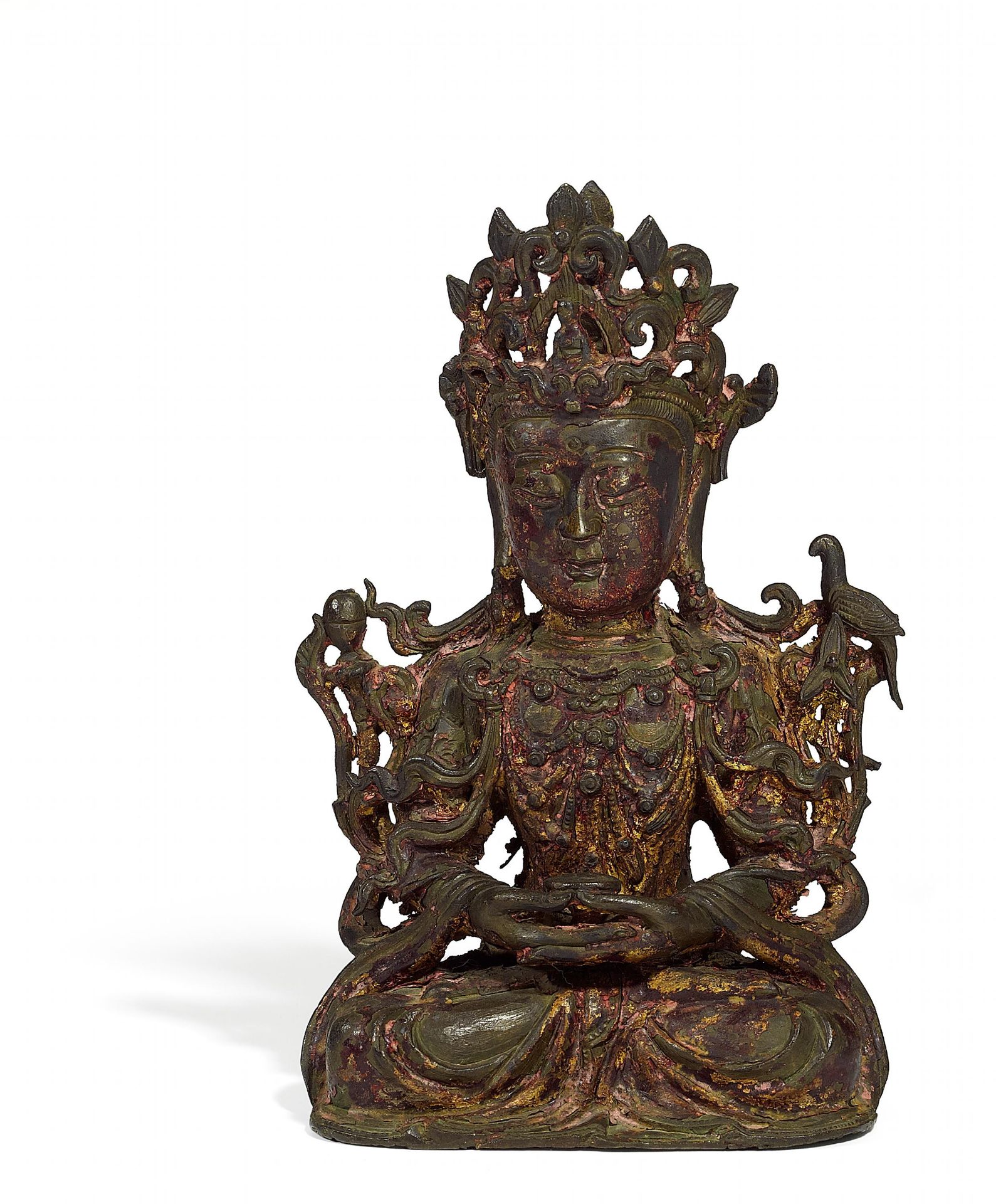 GUANYIN. China. Ming-Dynastie (1368-1644). Bronze mit Resten einer Lackvergoldung. Gekleidet in