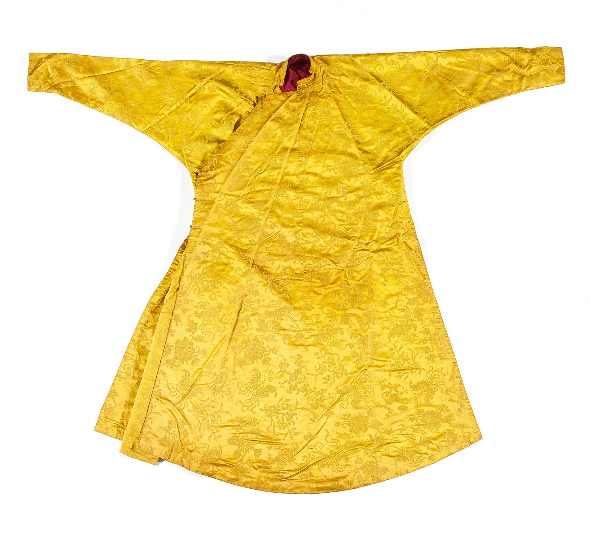 CHUBA - ROBE FÜR EINEN ADLIGEN HERRN. Tibet. 18./19. Jh. Seidendamast. Außen: Gelb, Rapport 33cm,