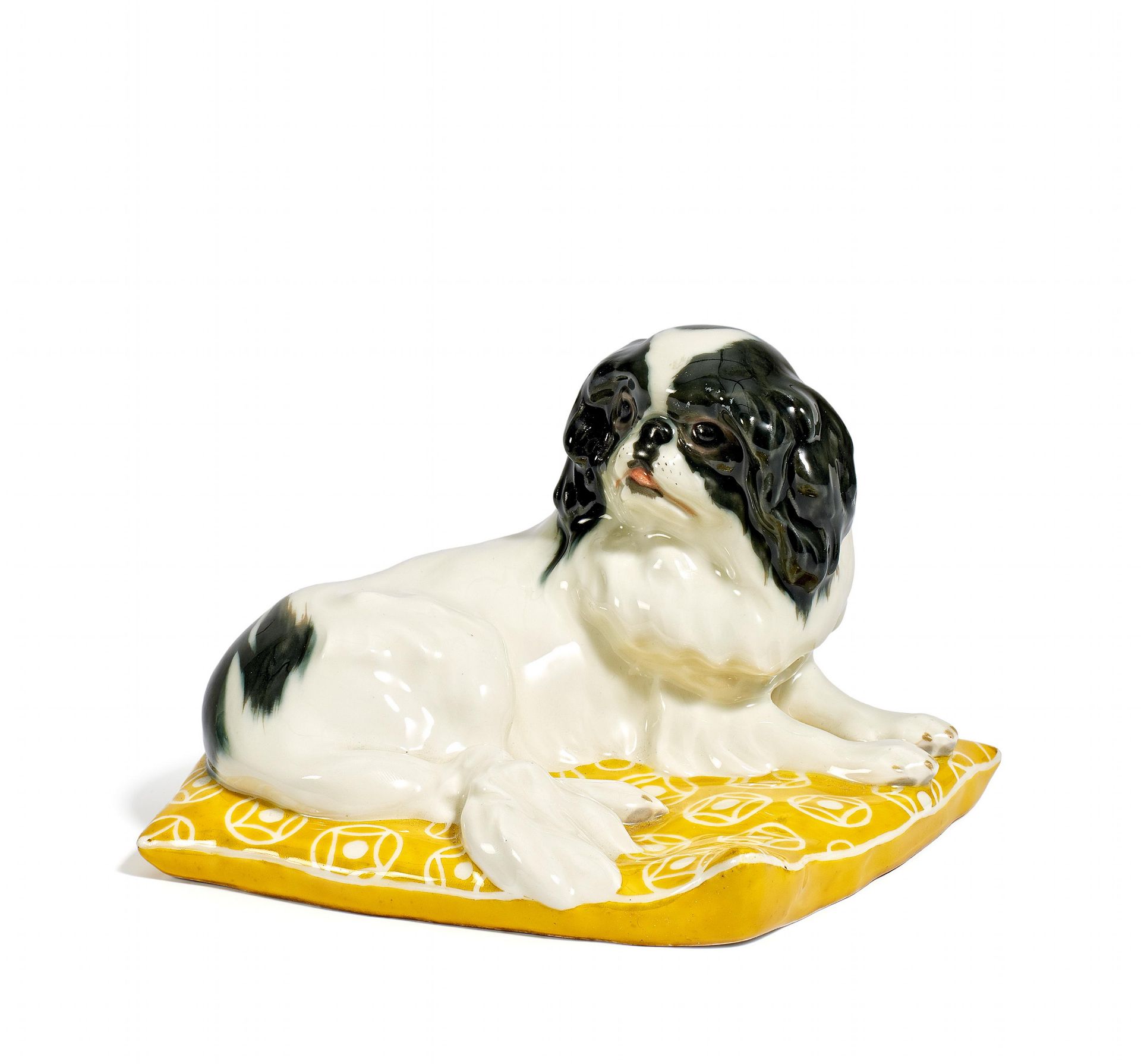 JAPANISCHER CHINHUND AUF KISSEN. Meissen. 1924-1934. Modell E. Hösel, 1913-1914. Porzellan, farbig