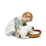 KIND MIT HUND. Meissen. Modell K. Hentschel. Porzellan, farbiges Dekor. Höhe 8,5cm.