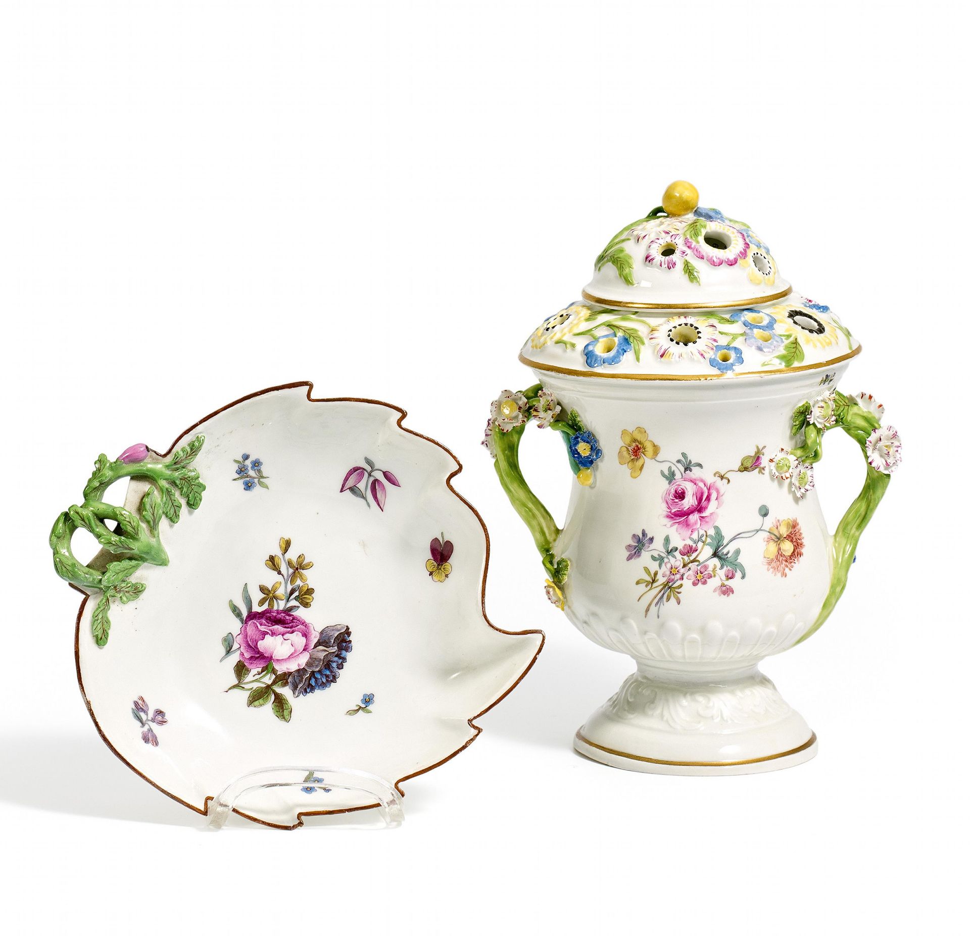 POTPOURRIVASE UND BLATTSCHALE. Meissen. 18.Jh./19.Jh. Porzellan, farbig und tlw. gold staffiert.