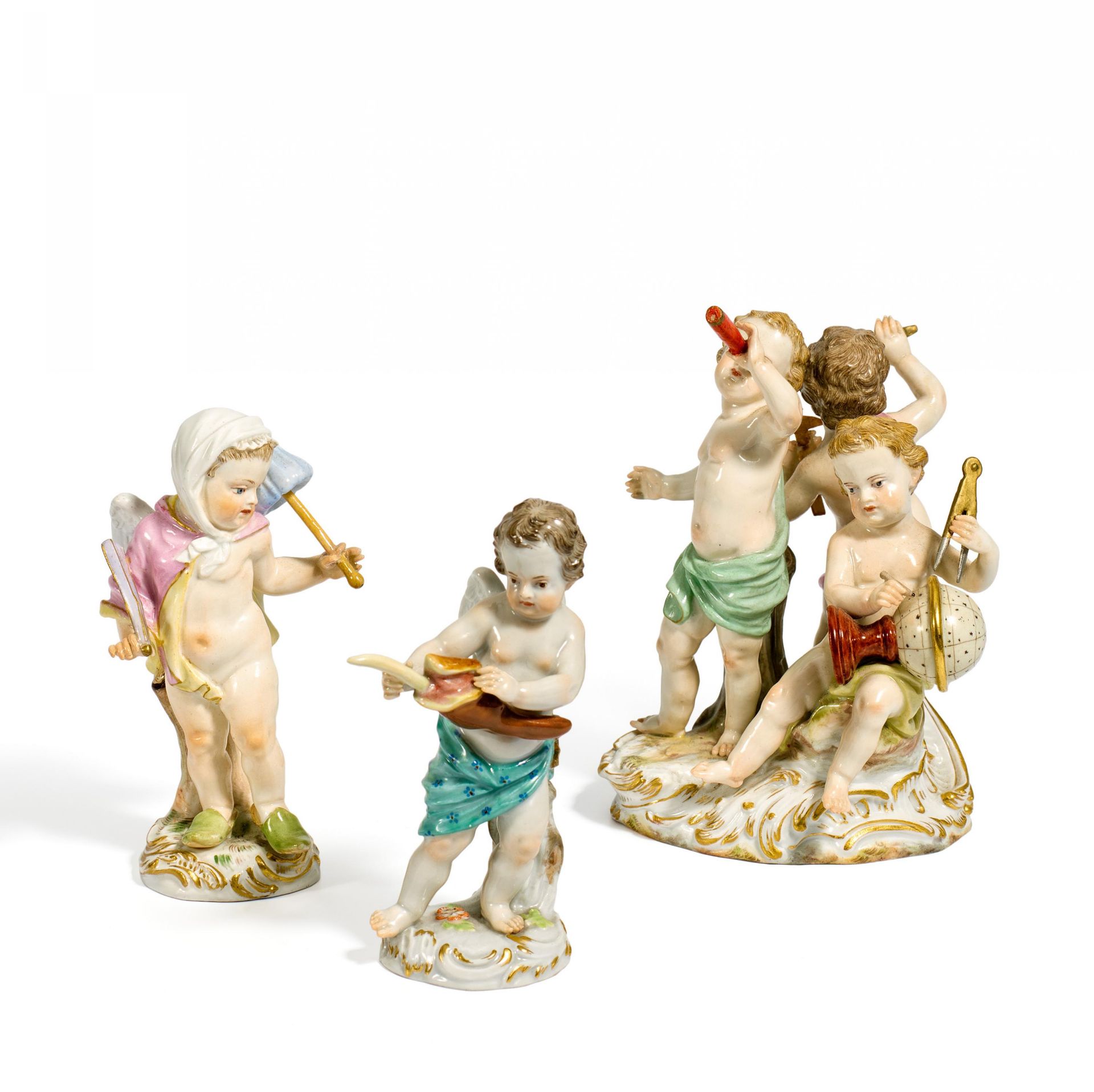 3 AMORETTENGRUPPEN. Meissen. 19./20.Jh. Modelle u.a. J.J. Kaendler und M.V. Acier. Porzellan, farbig