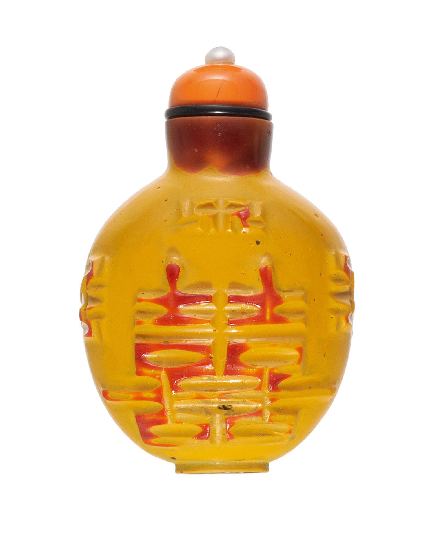 SNUFFBOTTLE MIT GLÜCKSZEICHEN. China. Qing-Dynastie. 18. Jh. Orangegelbes, opakes Glas mit einem