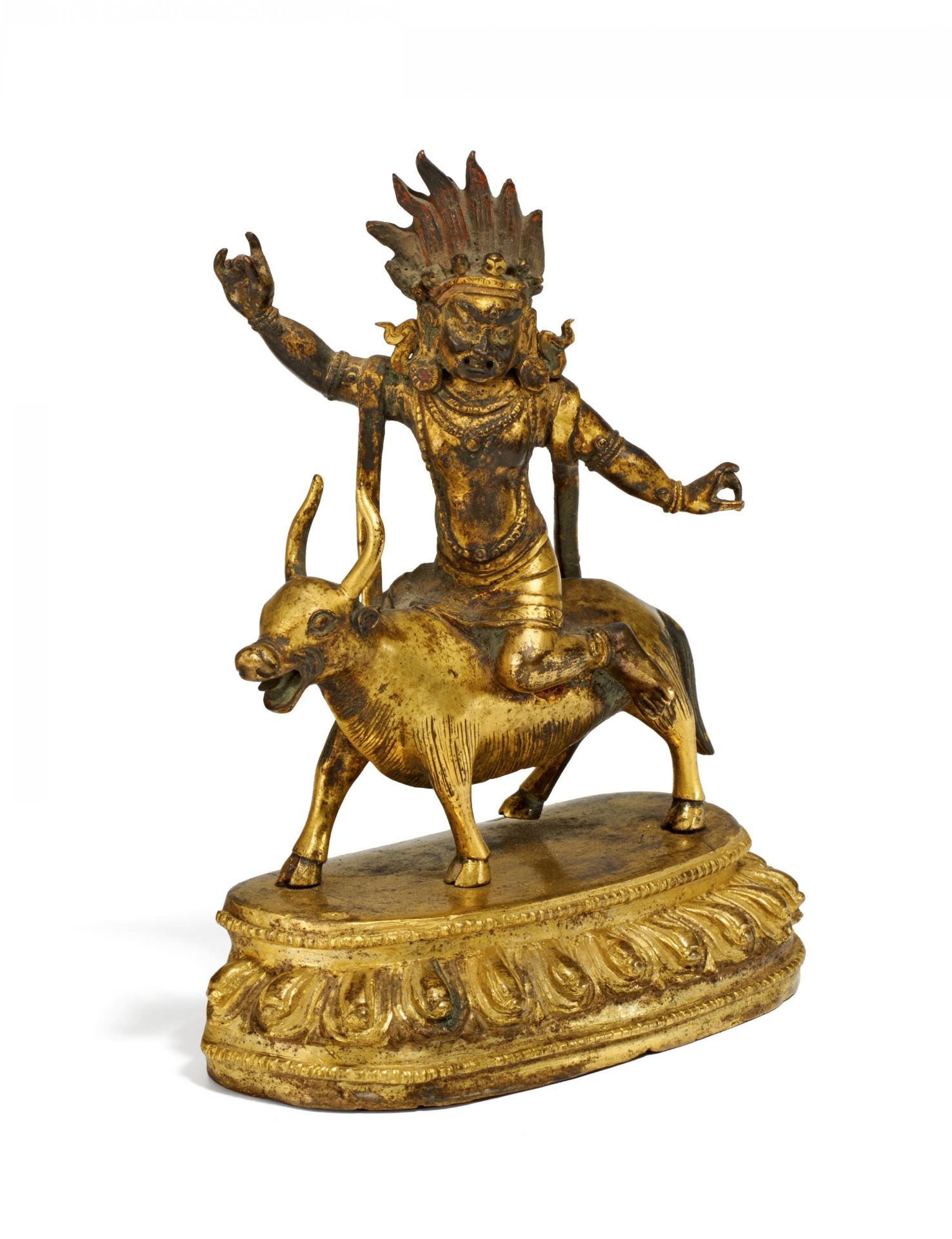 ZORNVOLLE GOTTHEIT AUF OCHSE. Tibet. 18. Jh. oder früher. Bronze, feuervergoldet und mit Resten