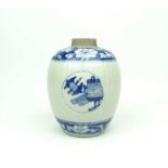 blauw/wit Chinees porseleinen vaasje met decor van antiquiteiten in medaillons, Kangxi, circa 1700,