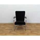 Gispen design fauteuil met gebogen rug en armleggers en verende verchroomd buis zitting, model 412,