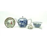 blauw/wit Chinees porseleinen kom met floraal decor, idem theepot met decor van rivierlandschap,