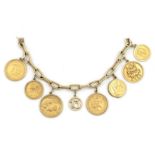 14 krt. gouden schakelarmband met hanger '13' en 7 gouden  munten in montuur, totaal gewicht: 84