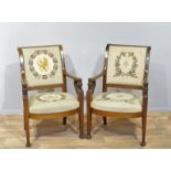 2 mahonie empire fauteuils met rechte rug en armleggers gedragen door kariatiden, bekleed met