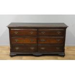 Engels eiken George III  dressoir met opklapbaar blad, waaronder 6 laden en rustend op bracket