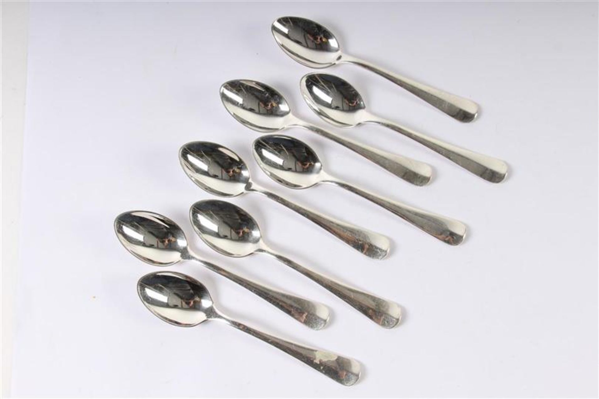 Set van acht zilveren koffielepels, Hollands gekeurd. Gewicht: 240 g.