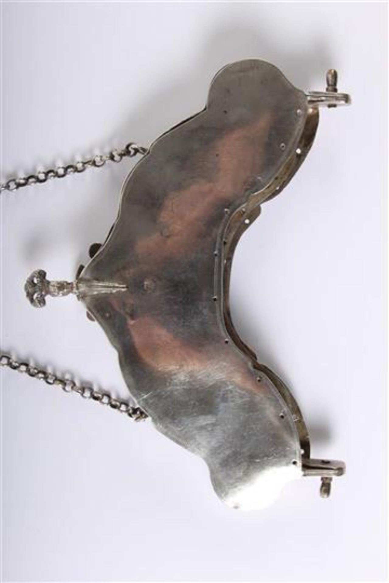 Zilveren tasbeugel rijkelijk gedecoreerd, met jasseron ketting, Hollands gekeurd. Gewicht: 256 g. B: - Bild 4 aus 5