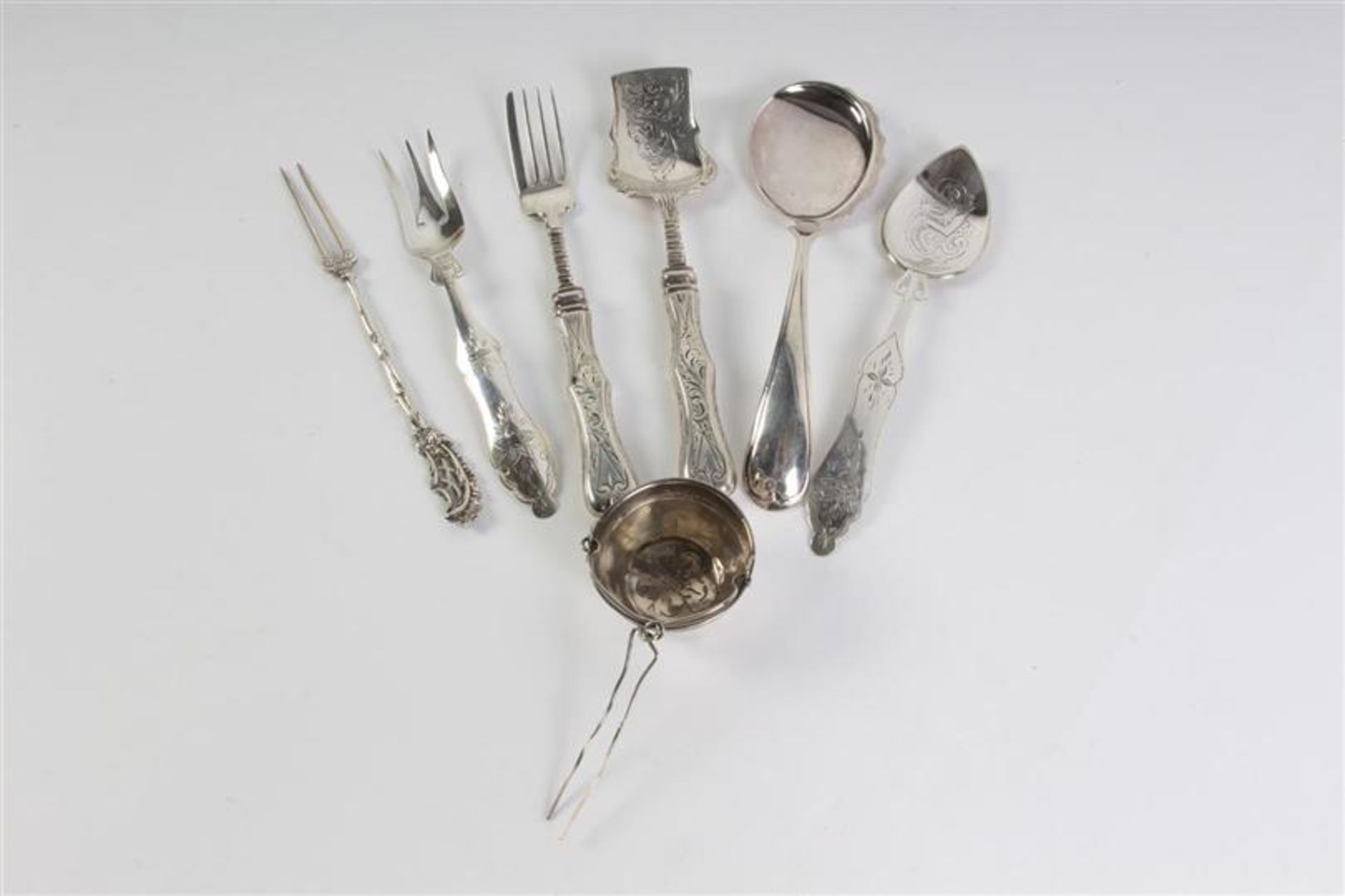 Lot divers zilver w.o. gembercouvert, theezeef en vorkjes, 19e/20e eeuw. - Image 2 of 7