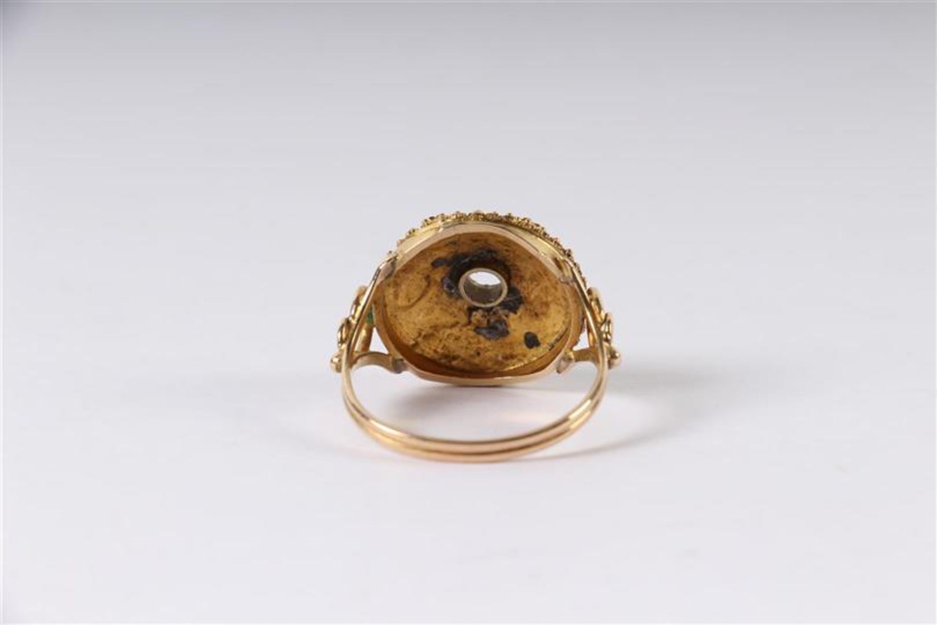Gouden staafbroche bezet met rode steentjes en zaadparels en een dito bijpassende ring (steentje - Bild 5 aus 8