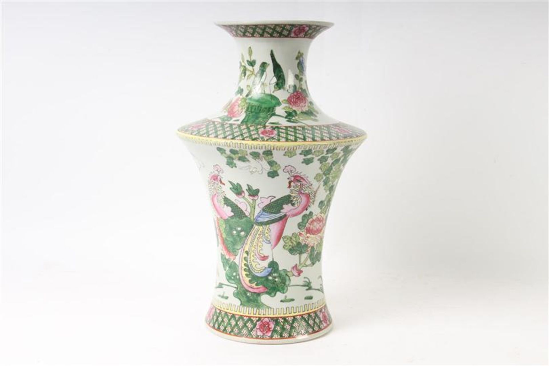 Porseleinen vaas met polychroom decor van bloemen en vogels, gemerkt met zegelmerk, China 20e - Bild 2 aus 6