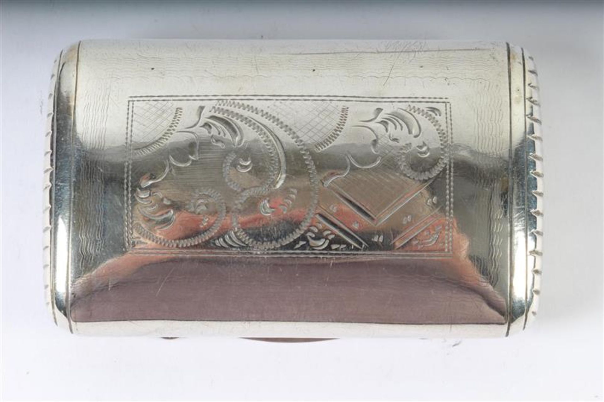 Zilveren snuifdoos, lichtgebogen model en een tondeldoosje, Hollands gekeurd. H: 6 en 8 cm. - Bild 6 aus 11