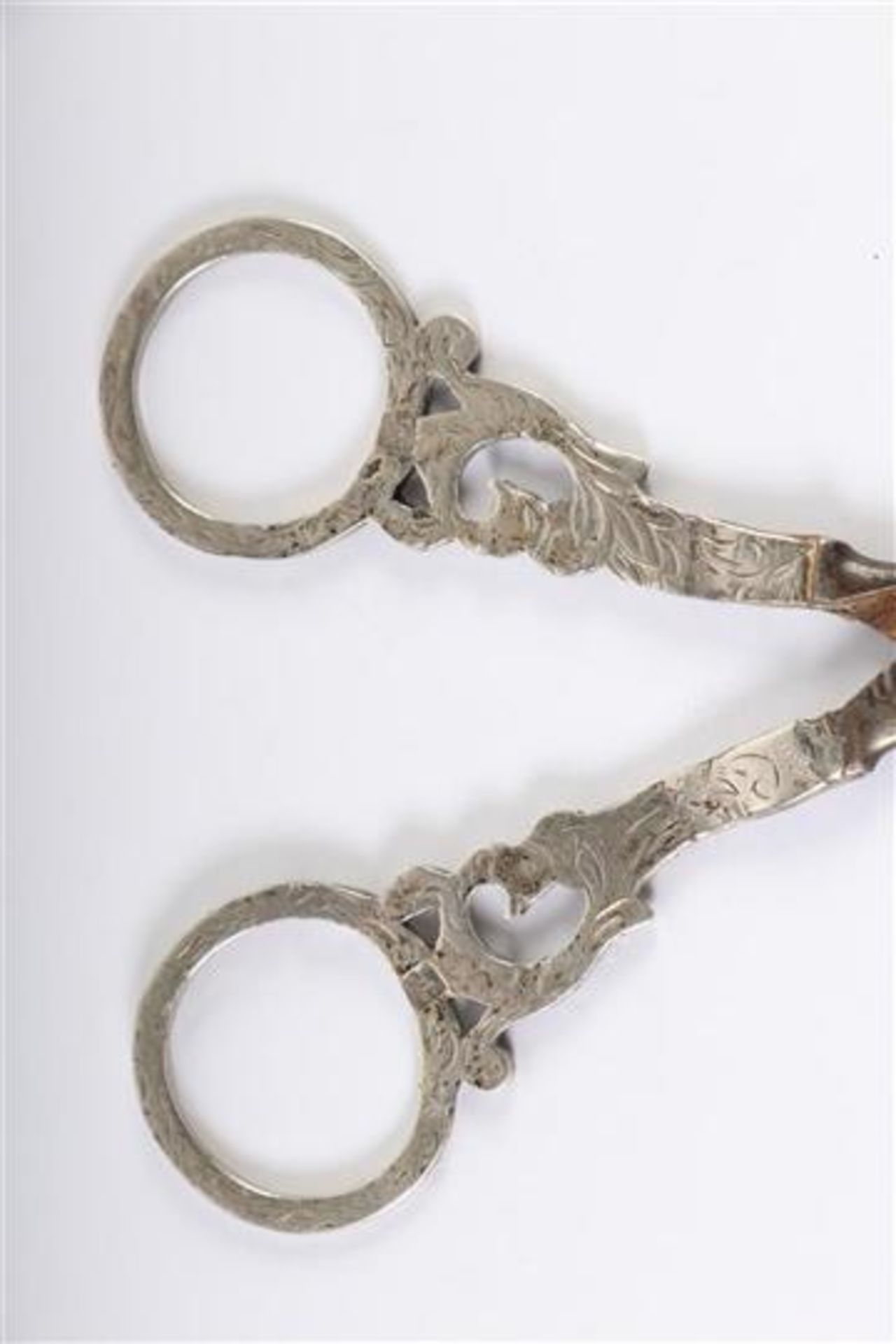 Twee zilveren scharen, Hollands gekeurd. L: 12.5 en 15 cm. - Bild 2 aus 3