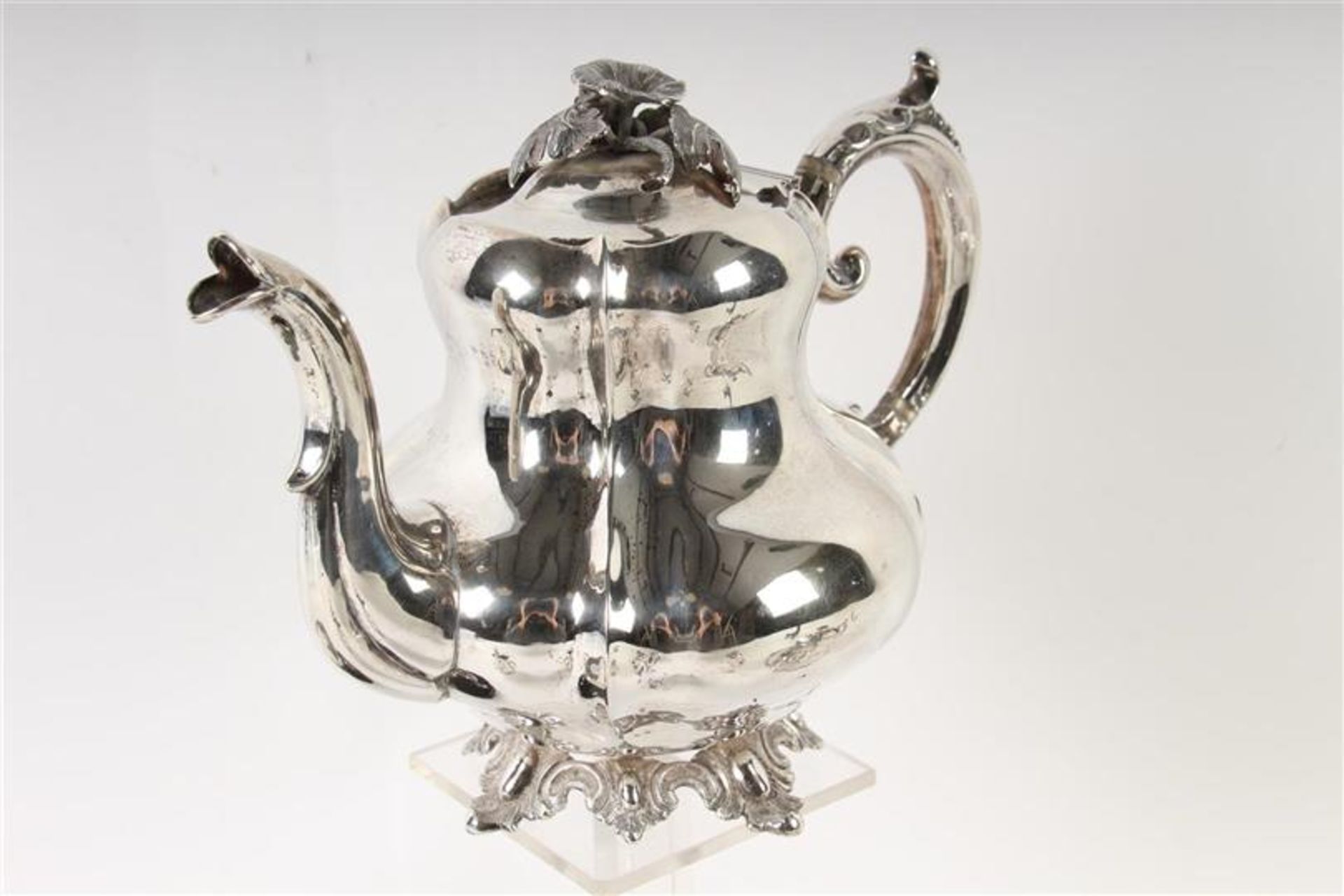 Vierdelig zilveren theeset, vervaardigd door J. Balfoort te Utrecht, Hollands gekeurd, 1863-1864. - Bild 2 aus 6