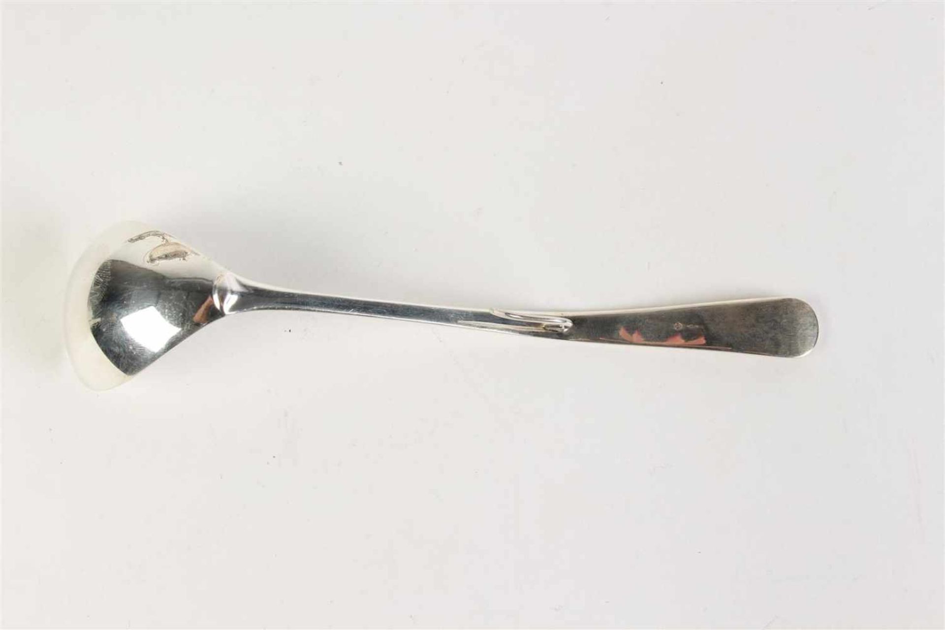 Zilveren schuitvormige dekselcoupe in Empire Stijl. Finland, Jl. 1940. Toegevoegd zilveren lepel. - Bild 3 aus 5