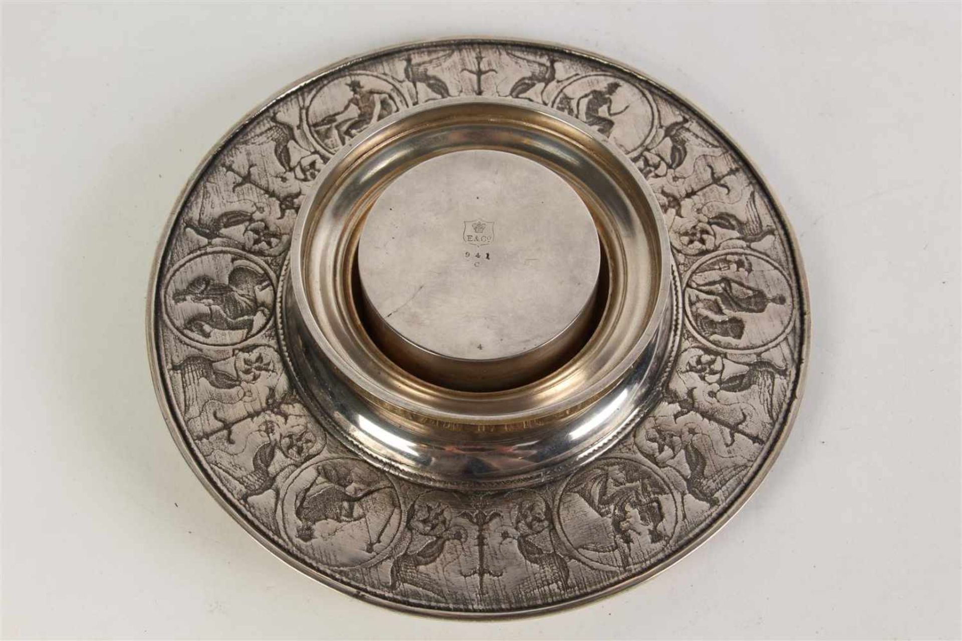 Zilveren handspiegel, vermaakt van beursbeugel en breipenhouder, een ovale zilveren fotolijst, - Image 12 of 15
