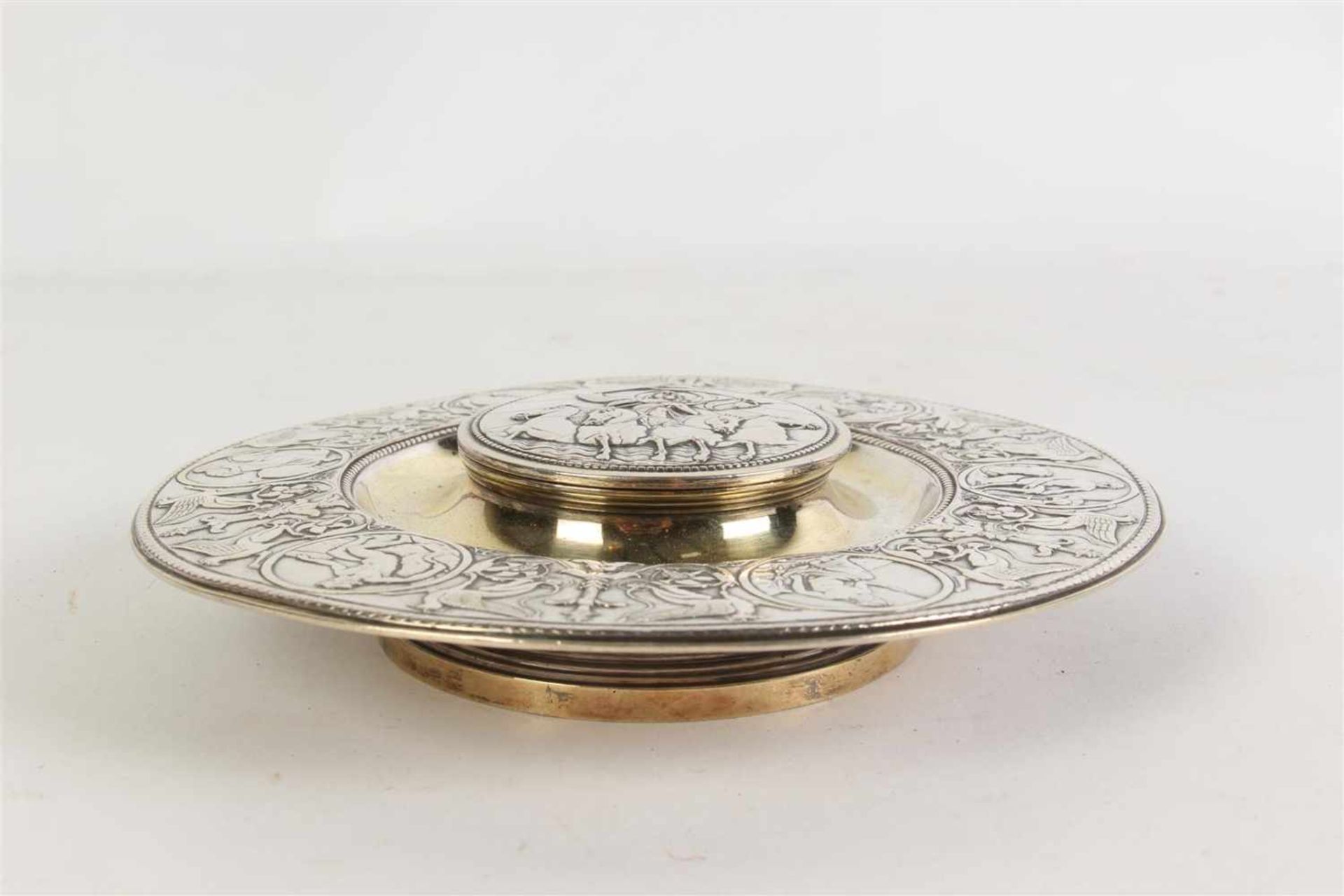 Zilveren handspiegel, vermaakt van beursbeugel en breipenhouder, een ovale zilveren fotolijst, - Image 9 of 15
