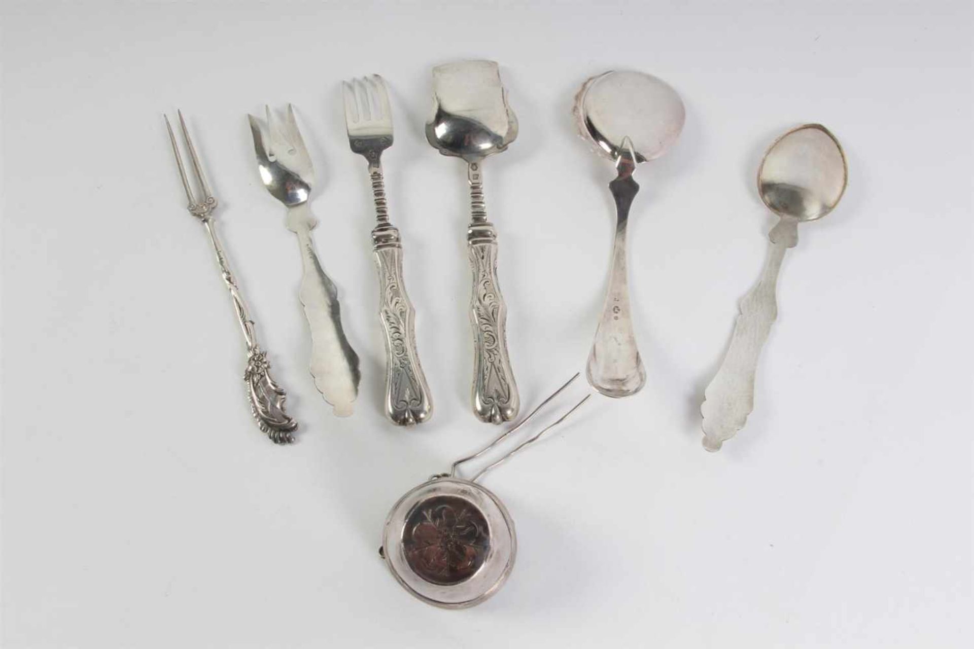 Lot divers zilver w.o. gembercouvert, theezeef en vorkjes, 19e/20e eeuw. - Image 3 of 7