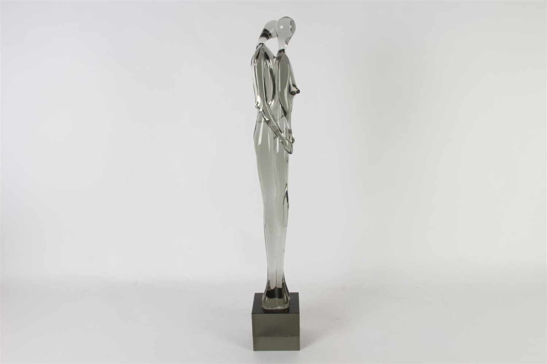 Glazen sculptuur van een man en vrouw, op voet. Murano. H. incl. voet 77 cm. - Image 2 of 4