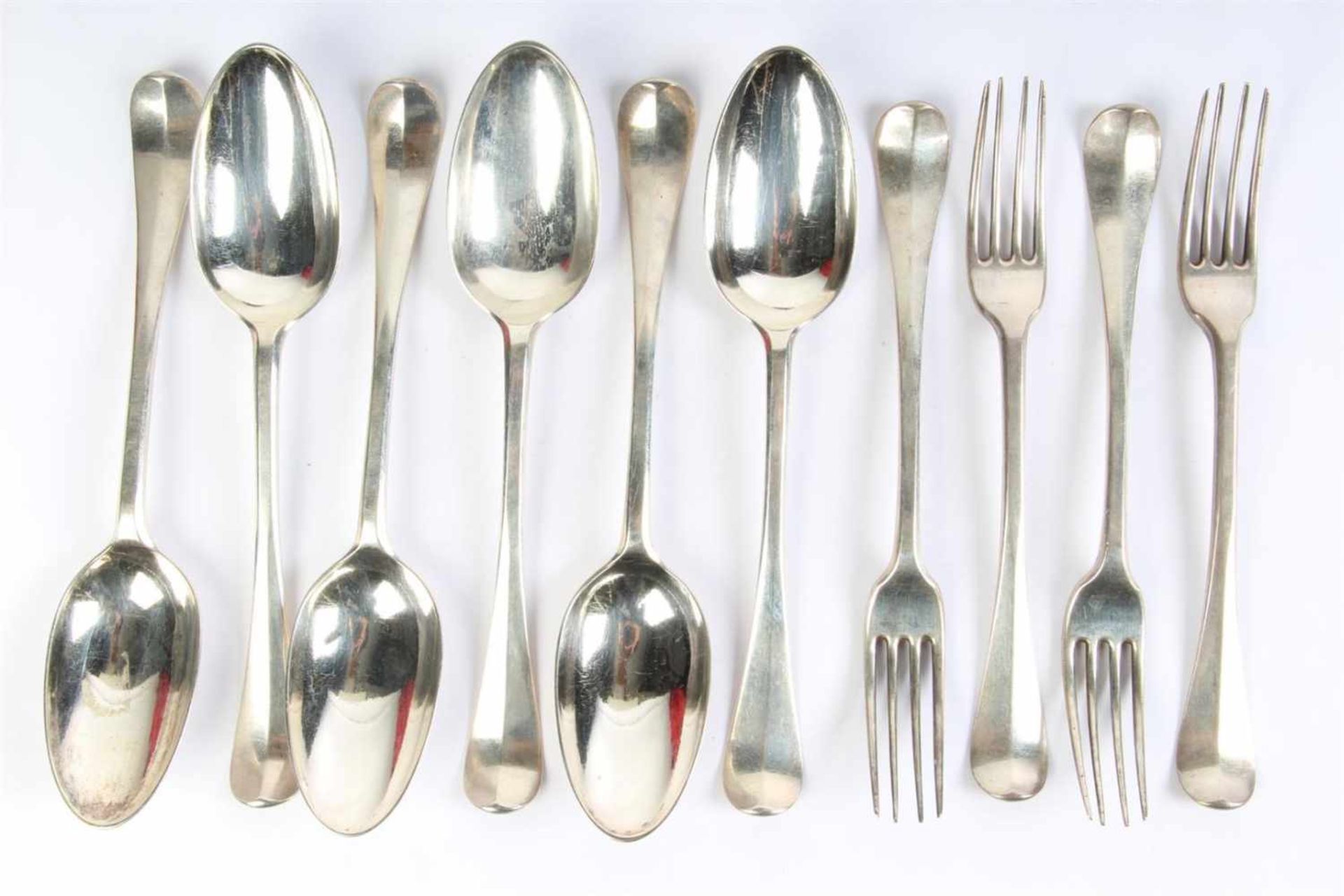 Zes zilveren lepels en vier dito vorken, Roelof Helweg (1778-1812) Amsterdam. Gewicht: 600.6 g.