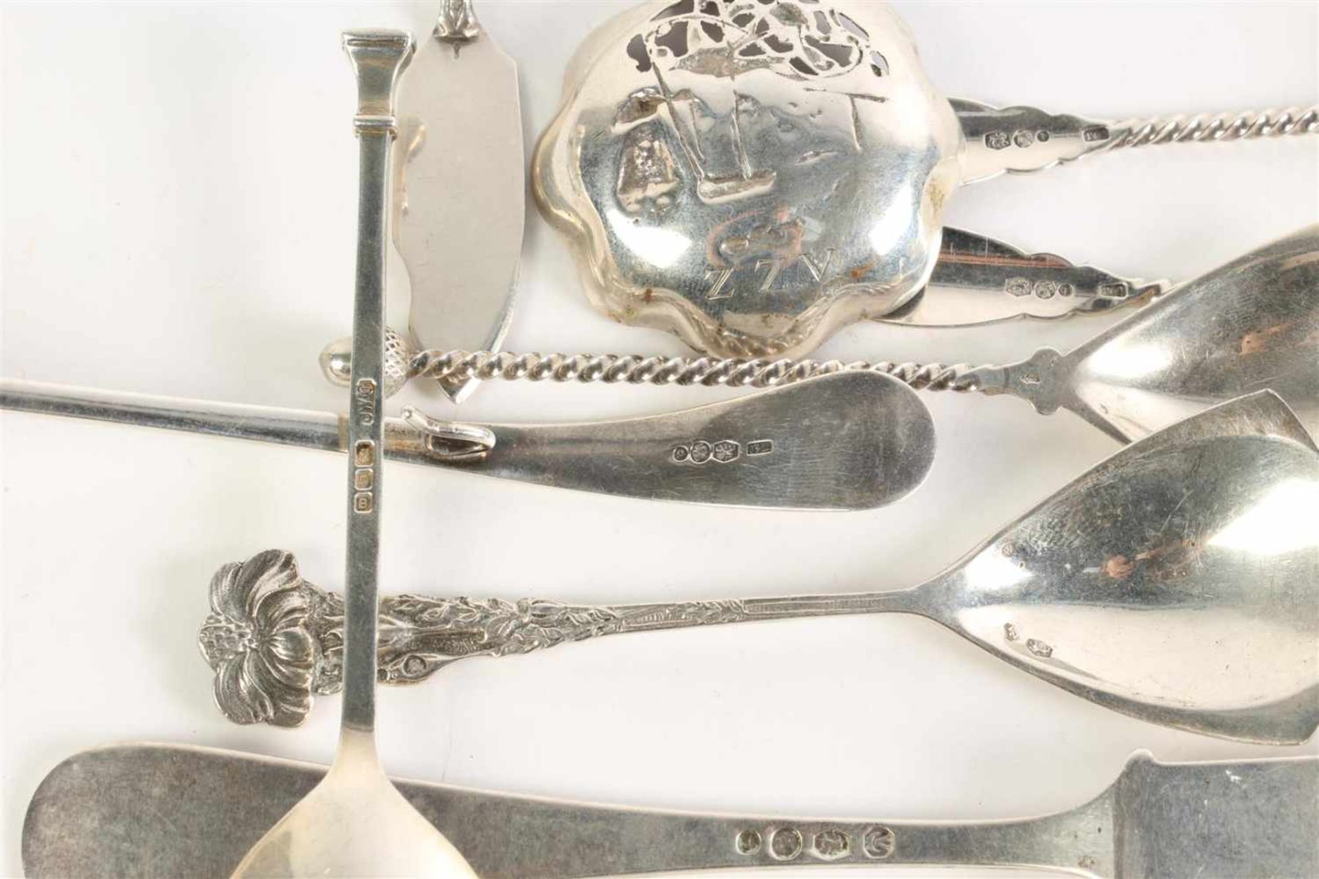 Lot divers zilver, waaronder lepeltjes, vorkjes en vismes. - Image 3 of 3