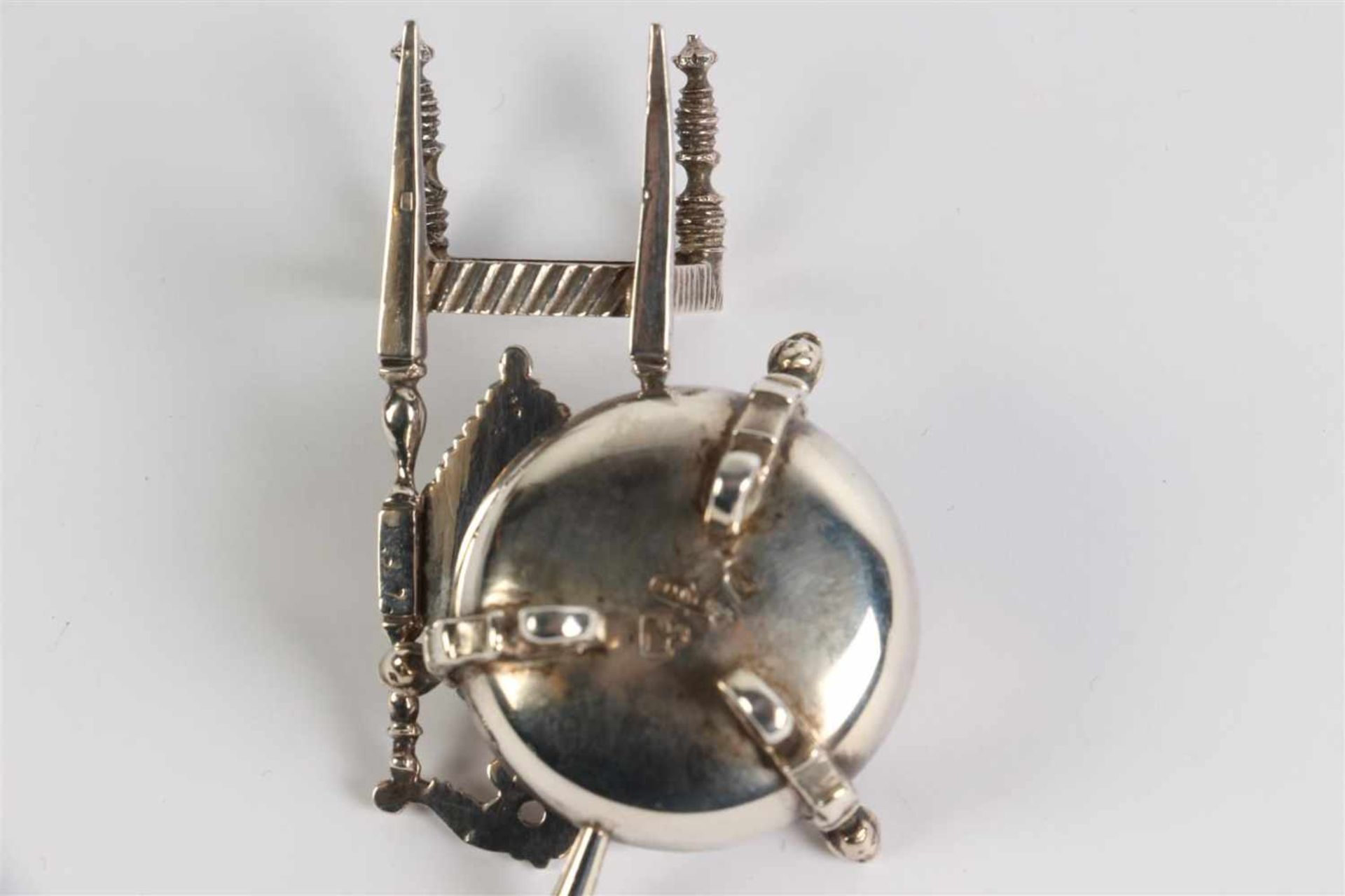 Kavel bestaande uit vijf zilveren miniaturen, waaronder comfoor, Amsterdam, 18e eeuw. De overige 20e - Image 3 of 3