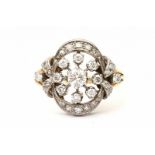 A 18 krt yellow gold cluster ring. Set with brilliant and single cut diamonds set in white gold.