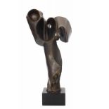 Europese School 20e eeuw A copper sculpture. Abstract open shape. Not signed. On square black