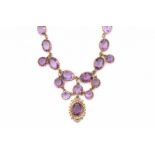 A 14 krt yellow gold necklace. Set with oval and round facetted amethysts in claw setting and