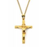 A 18 krt yellow gold crucifix pendant with a 14 krt yellow gold necklace. Lengte hanger 5,5 cm 29.