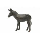 Robbert Jan Donker (1943-2016) A bronze sculpture. Donkey. Signed with monogram. Hoogte 20 cm. 29.