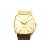 A 14 krt yellow gold wrist watch. Quartz. Brand Tusal. Plexiglass. Square dial and date index. On a