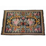 An oriental carpet. Kelim. With rose pattern. First half 20th century. 270 x 170 cm. 29.00 % buyer'