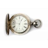 A zilveren pocket watch with engraved floral pattern. Manual winding. Brand Lancaster Pa, model New