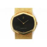 A yellow gold ladies' wrist watch. Quartz. Brand Audemars Piguet, Ref. 91720. Black dial. Yellow