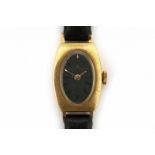 A 18 krt yellow gold tonneau shaped ladies' wrist watch. Manual winding. Brand Jaeger LeCoultre,