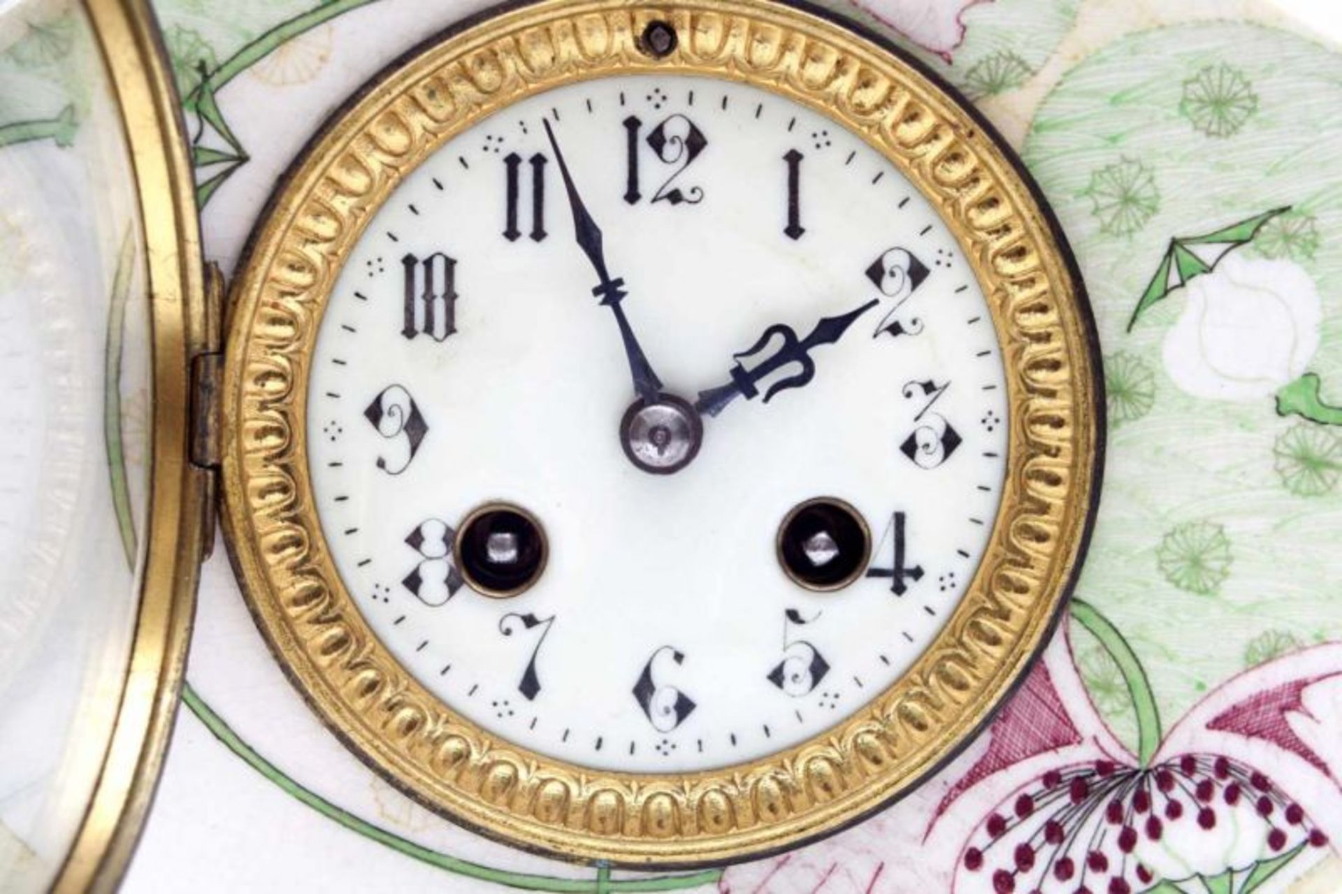 Plateelbakkerij Zuid Holland, Gouda A ceramic clock with wavy floral pattern on a white ground, - Bild 2 aus 5